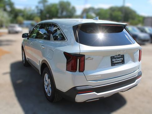 Used 2026 Kia Sorento LX FWD image 12