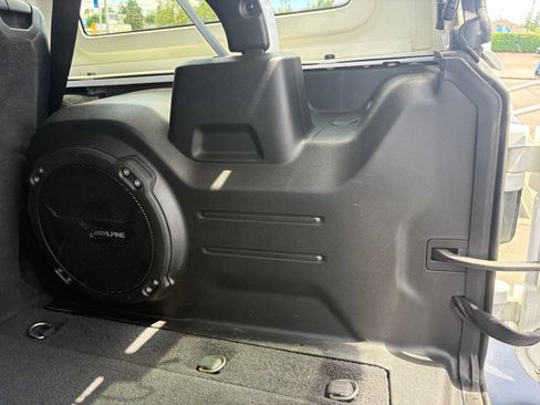 Used 2018 Jeep Wrangler Unlimited Sahara AWD/4WD image 27