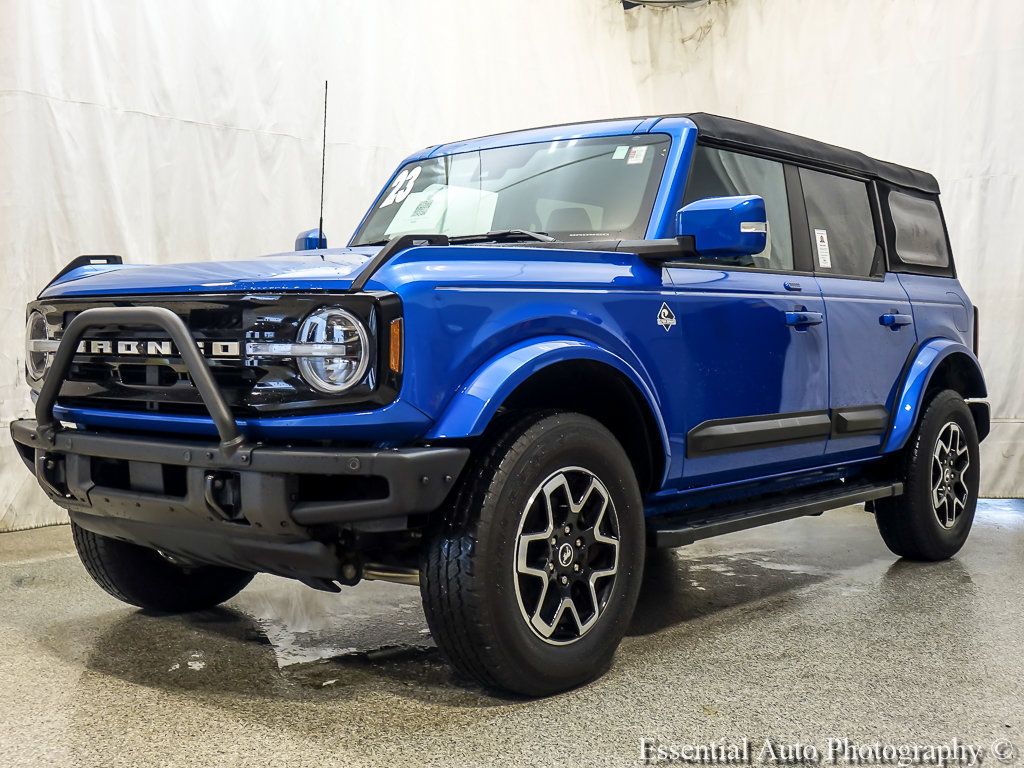 Used 2023 Ford Bronco Outer Banks AWD/4WD image 2