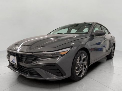 Used 2024 Hyundai Elantra SEL w/ Convenience Package FWD image 12