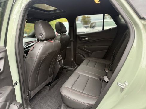 Used 2024 Chevrolet Trax RS w/ Sunroof Package image 16