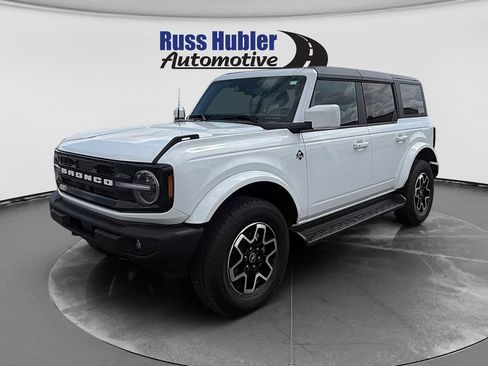 Used 2025 Ford Bronco Outer Banks AWD/4WD image 1