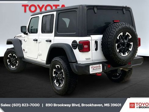 Used 2025 Jeep Wrangler Unlimited Rubicon image 2
