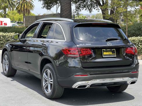 Used 2020 Mercedes-Benz GLC 300 4MATIC w/ Premium Package image 19