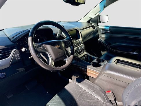 Used 2018 Chevrolet Suburban LT image 10