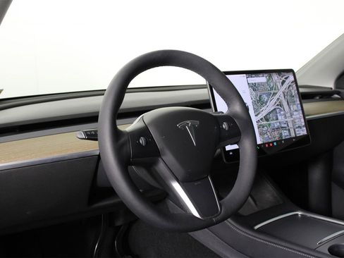 Used 2021 Tesla Model Y Long Range image 15