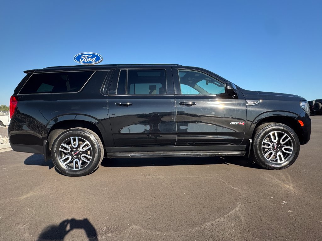 Used 2022 GMC Yukon XL AT4 AWD/4WD image 4