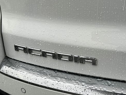 Used 2016 GMC Acadia SLE image 7