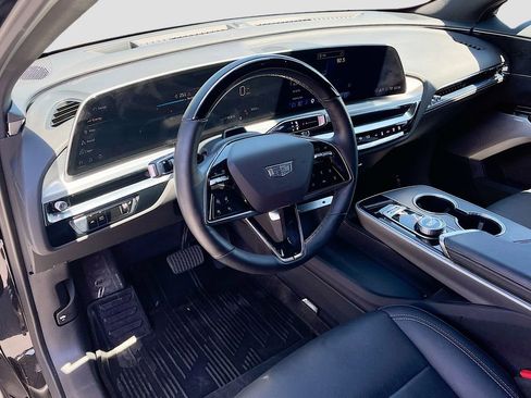 Used 2025 Cadillac Lyriq Sport w/ LPO, Floor Liner Package AWD/4WD image 9