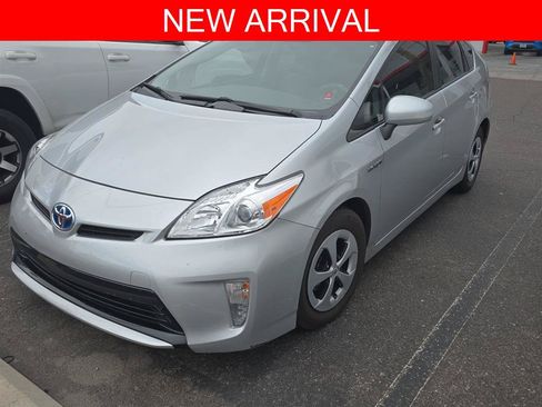 Used 2015 Toyota Prius Two FWD image 2