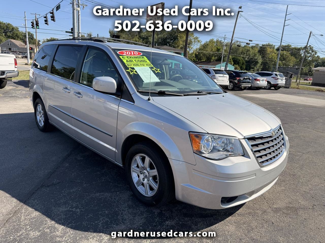 Used 2010 Chrysler Town & Country Touring FWD image 1