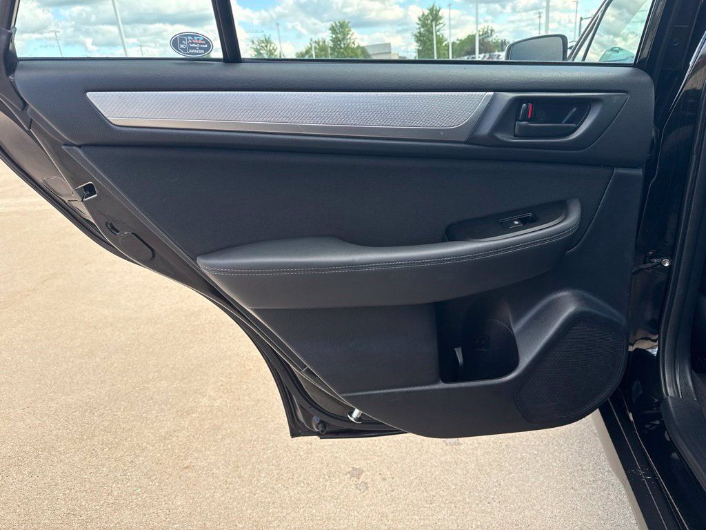 Used 2018 Subaru Outback 2.5i AWD/4WD image 17