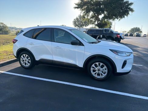 Certified 2025 Ford Escape Active w/ Tech Pack #1 FWD image 2
