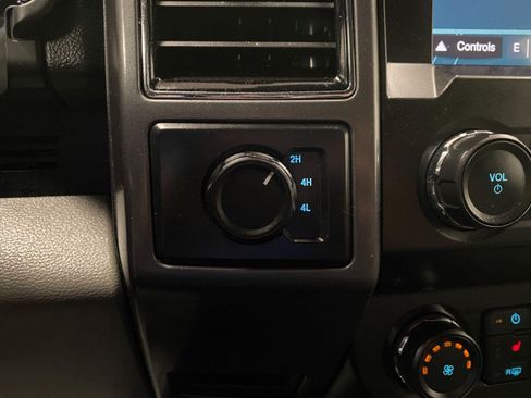 Used 2019 Ford F150 XLT w/ Equipment Group 302A Luxury AWD/4WD image 24