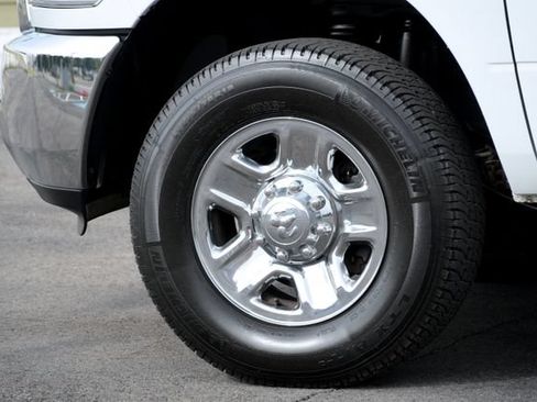 Used 2018 RAM 3500 Tradesman w/ Chrome Appearance Group AWD/4WD image 13