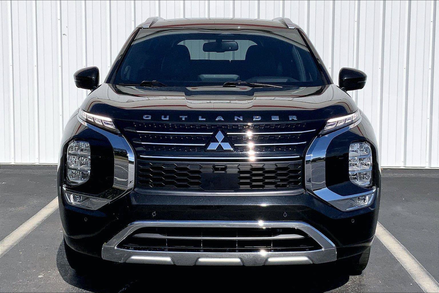 Used 2023 Mitsubishi Outlander SEL 40th Anniversary AWD/4WD image 2