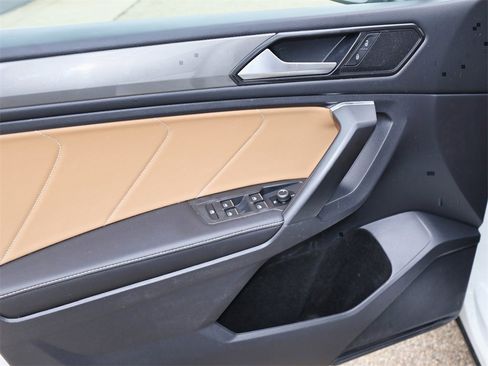 Certified 2022 Volkswagen Tiguan SE image 13