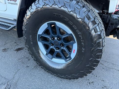 Used 2019 Jeep Wrangler Unlimited Rubicon w/ Dual Top Group image 10