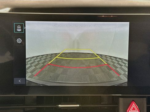 Used 2025 Kia Carnival FWD image 23