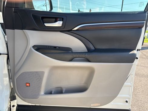 Used 2015 Toyota Highlander Limited image 31