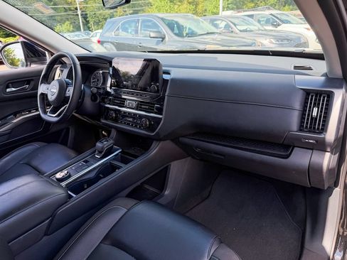 Used 2023 Nissan Pathfinder SL AWD/4WD image 9