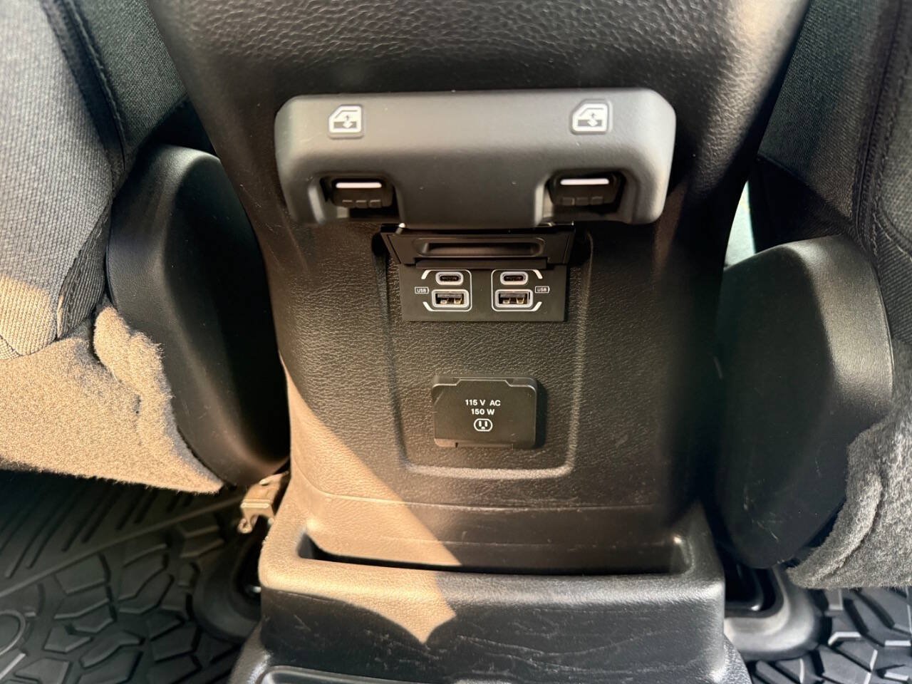 Used 2024 Jeep Wrangler Unlimited Sahara AWD/4WD image 13