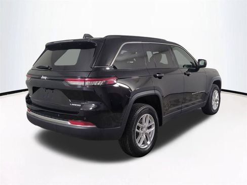 Used 2025 Jeep Grand Cherokee Laredo X w/ Luxury Tech Group I AWD/4WD image 5