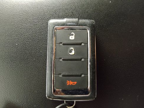 Used 2023 Jeep Grand Cherokee Laredo RWD image 32