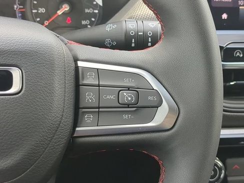 Used 2025 Jeep Compass Trailhawk w/ Trailhawk Convenience Group AWD/4WD image 29