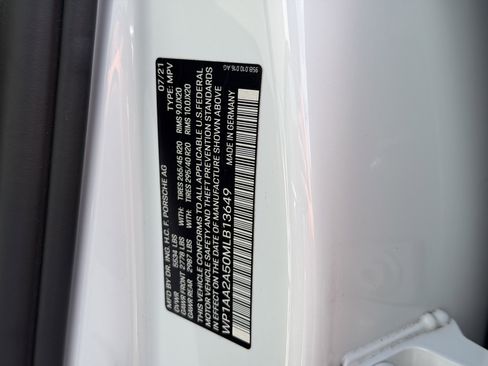 Certified 2021 Porsche Macan image 40