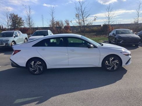 Certified 2025 Hyundai Elantra SEL image 4