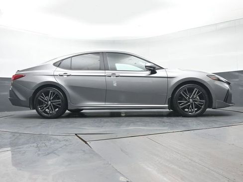 Used 2025 Toyota Camry LE image 33