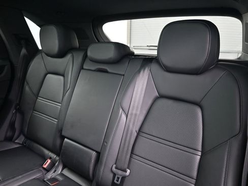 Used 2020 Porsche Cayenne image 6