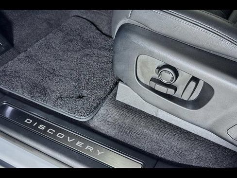 Used 2024 Land Rover Discovery S AWD/4WD image 18