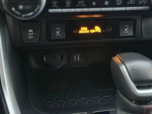 Used 2024 Toyota RAV4 SE image 31