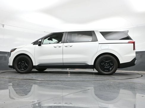 Used 2026 Kia Carnival FWD image 45