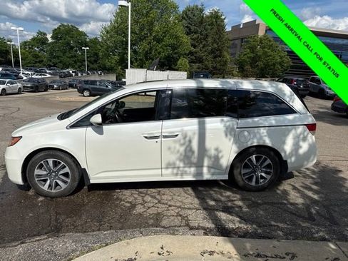 Used 2015 Honda Odyssey Touring Elite image 2