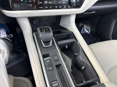Used 2023 Nissan Pathfinder SL w/ SL Premium Package FWD image 45