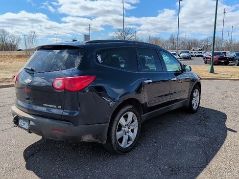 Used 2010 Chevrolet Traverse LS image 5
