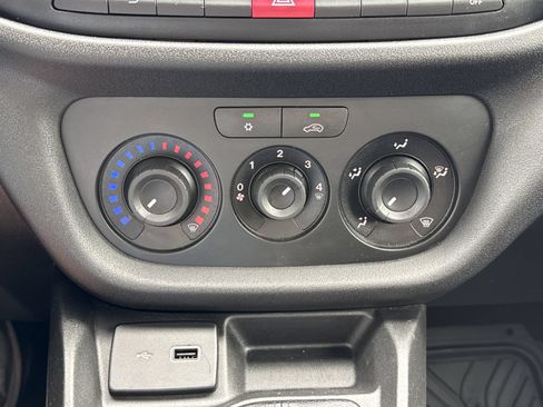 Used 2022 RAM ProMaster City Tradesman FWD image 22