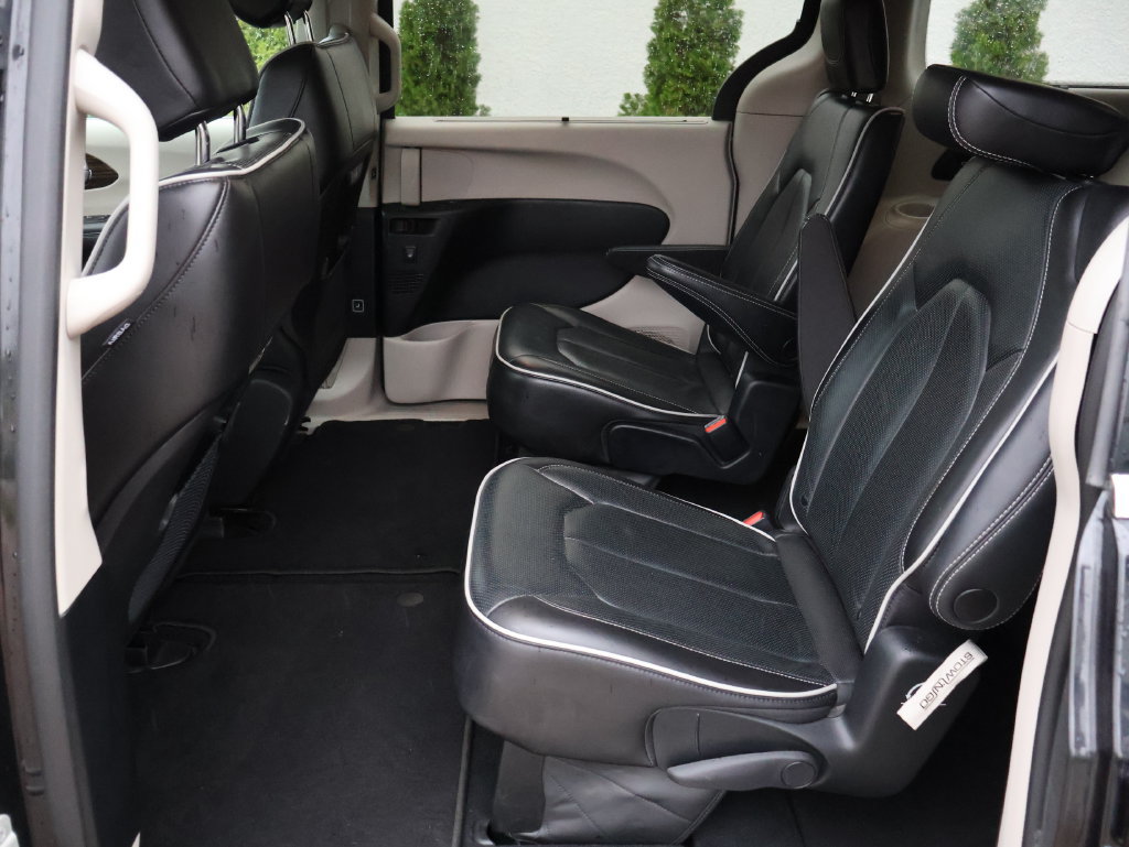 Used 2023 Chrysler Pacifica Limited FWD image 10