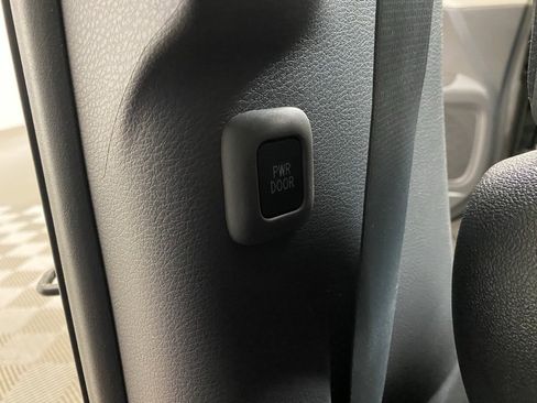 Used 2024 Toyota Sienna XLE image 21