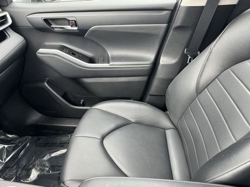 Certified 2022 Toyota Highlander XLE image 27