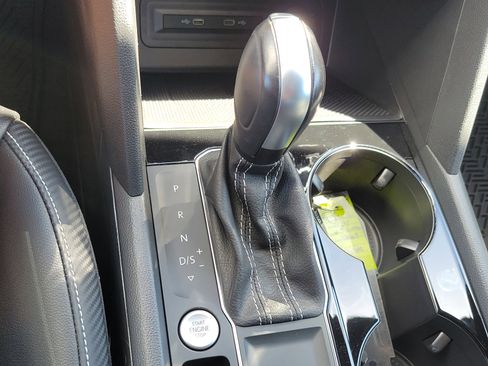 Used 2023 Volkswagen Atlas Cross Sport SE image 29