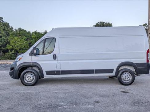 Used 2023 RAM ProMaster 2500 FWD image 3