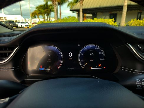 Used 2023 Jeep Grand Cherokee L Limited w/ Black Appearance Package image 33