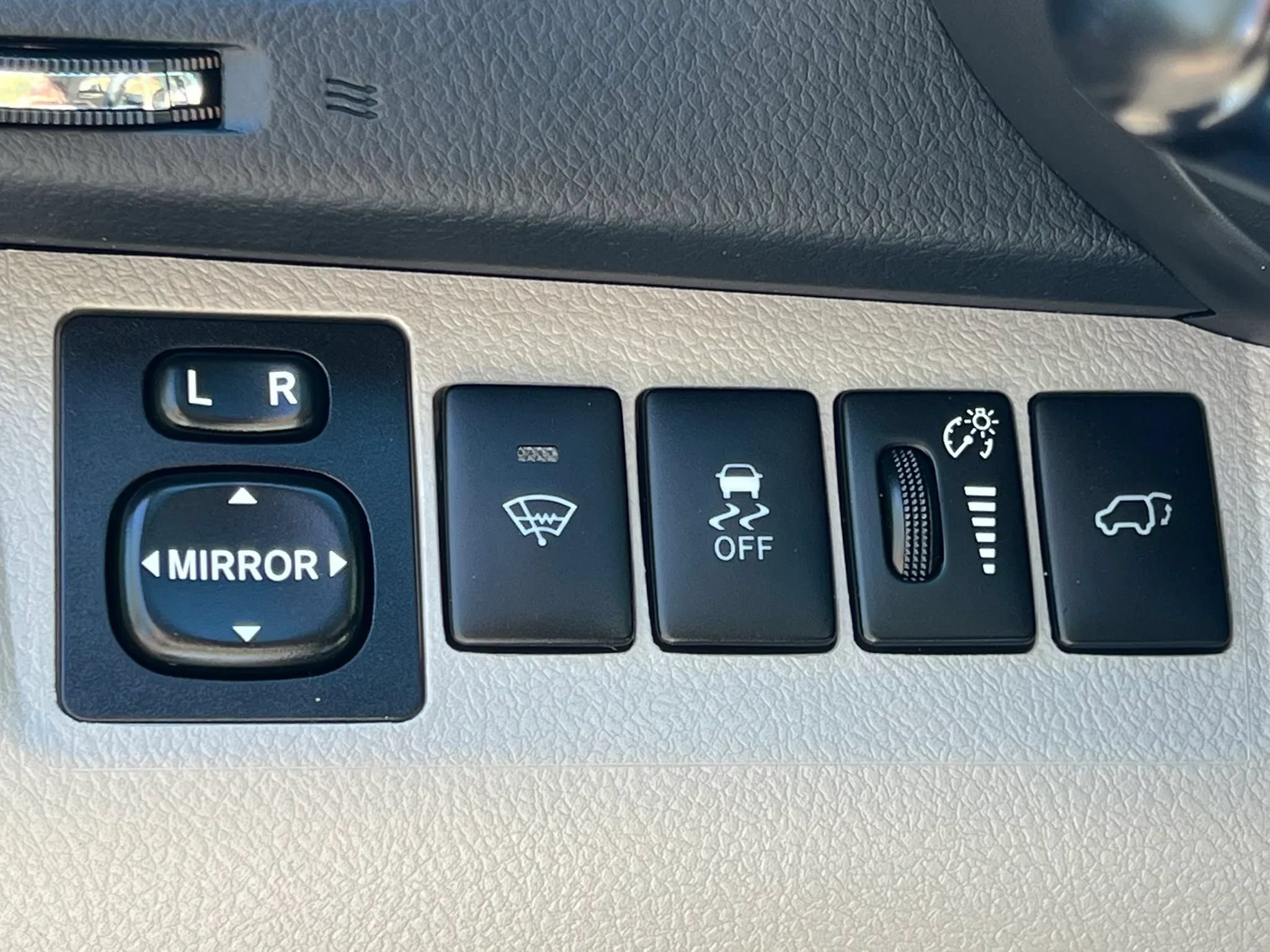 Used 2012 Toyota Highlander Limited w/ Tow Pkg AWD/4WD image 39
