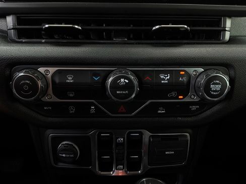 Used 2025 Jeep Wrangler Unlimited Sport AWD/4WD image 23