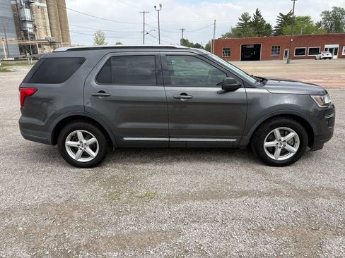 Used 2019 Ford Explorer XLT FWD image 2