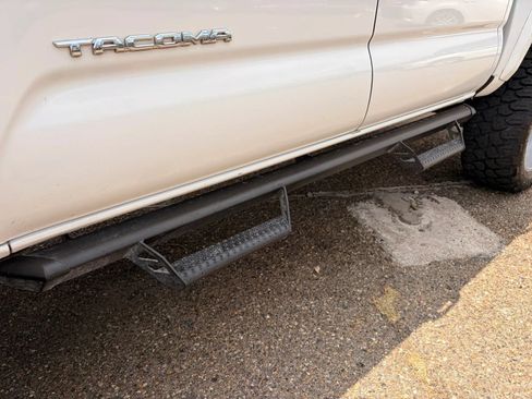 Used 2019 Toyota Tacoma SR5 RWD image 34